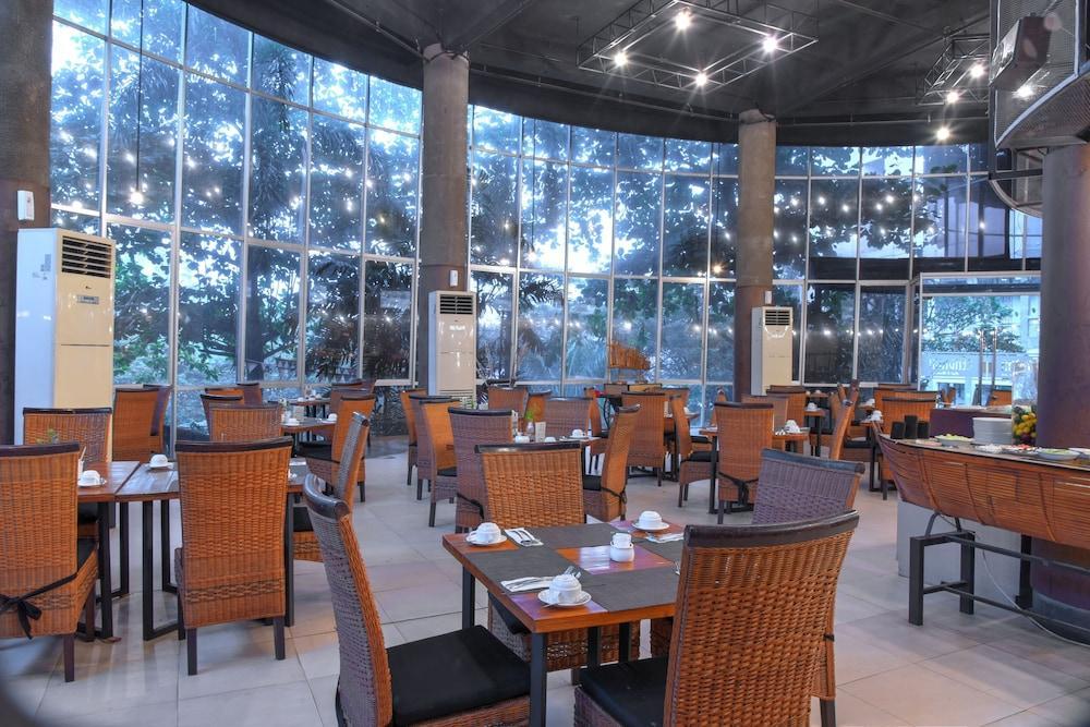 Hotel Oak Tree Emerald & Coventions
