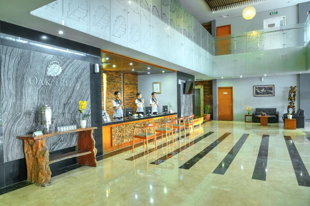 Hotel Oak Tree Emerald & Coventions