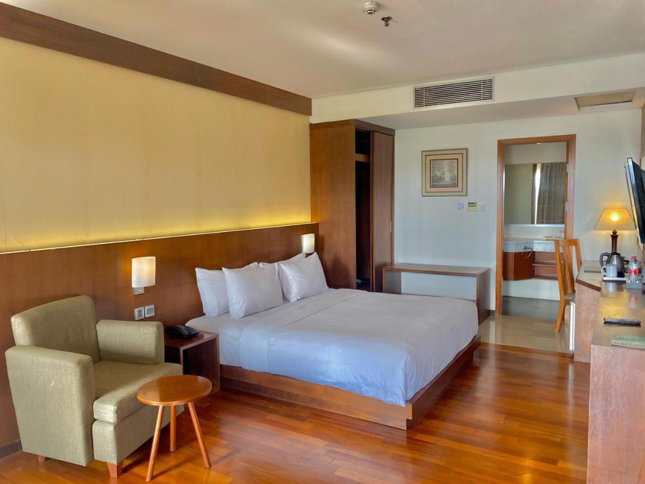 Oak Tree Emerald & Coventions Hotel