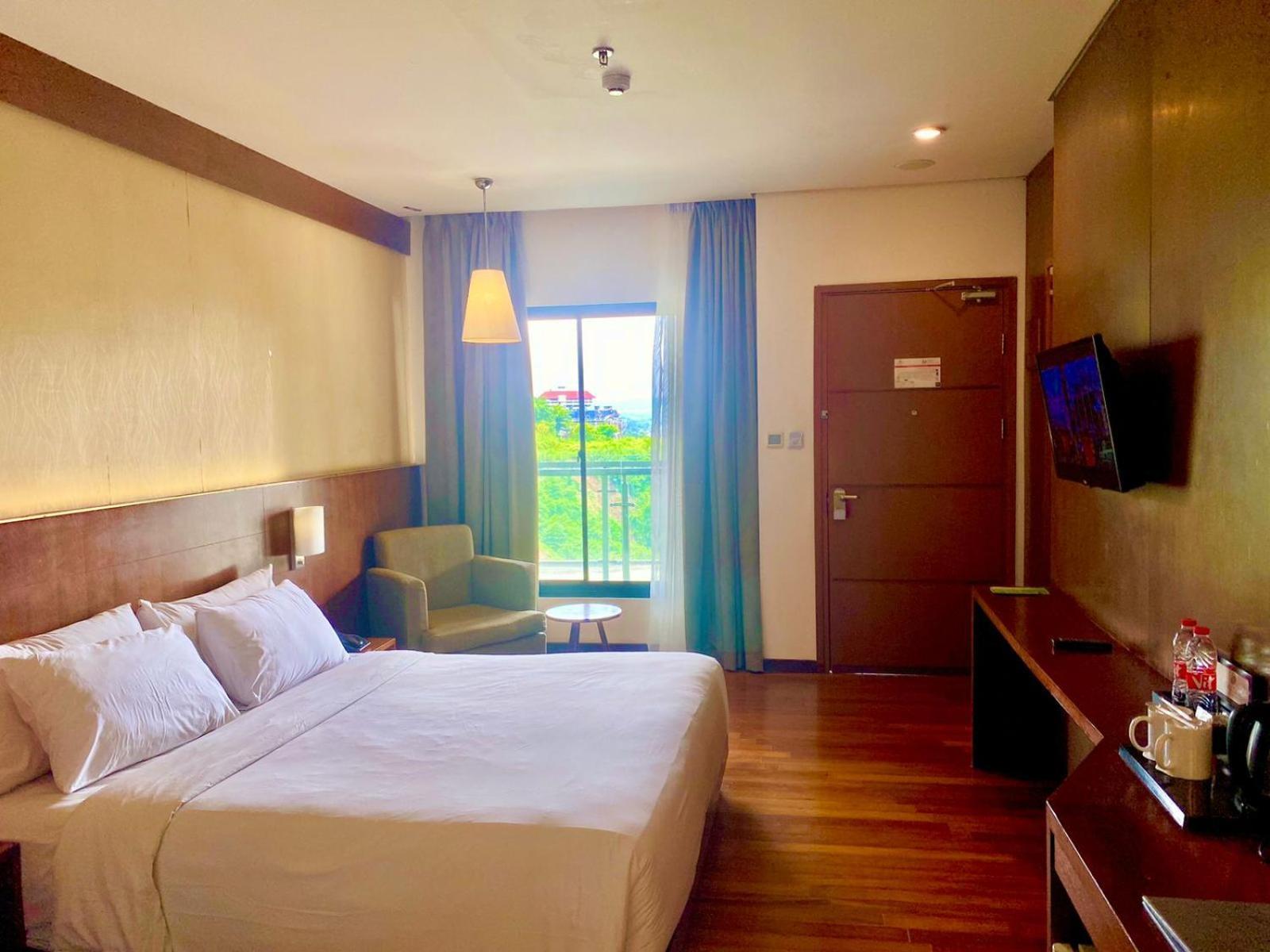 Oak Tree Emerald & Coventions Hotel 4*
