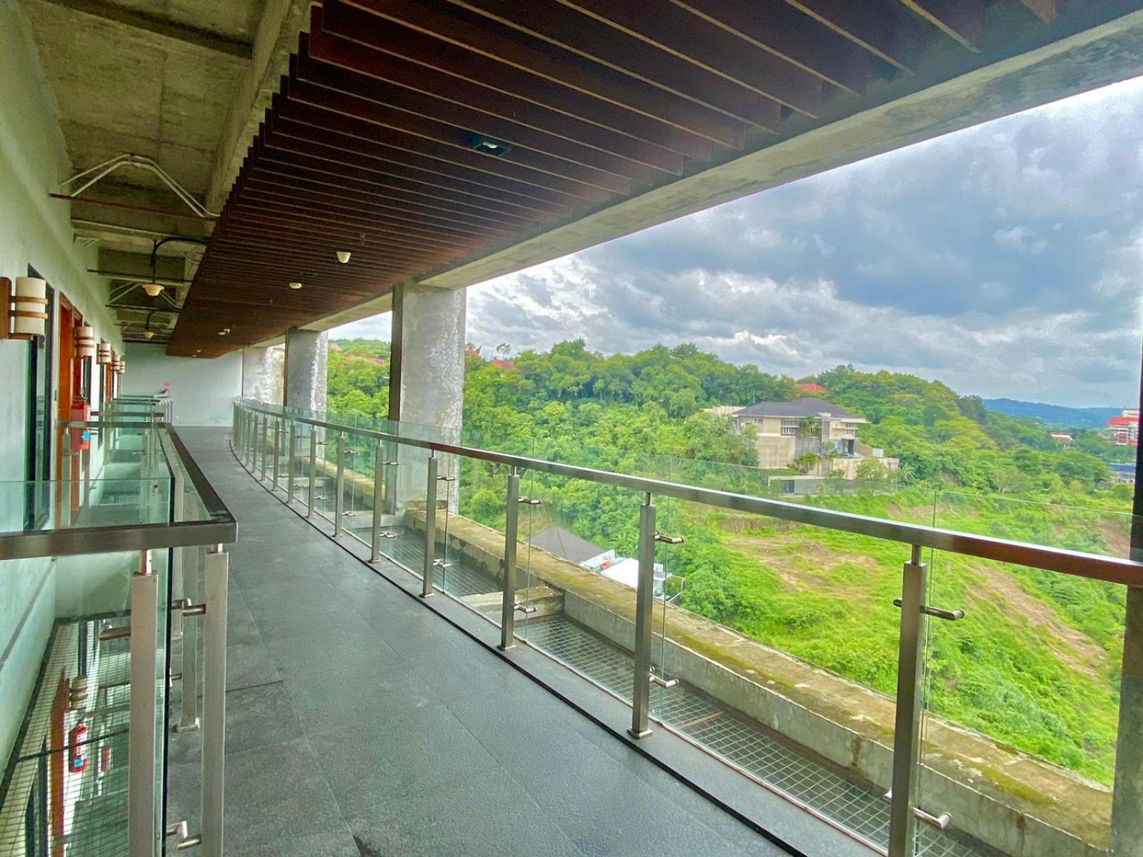 Oak Tree Emerald & Coventions 4* Semarang