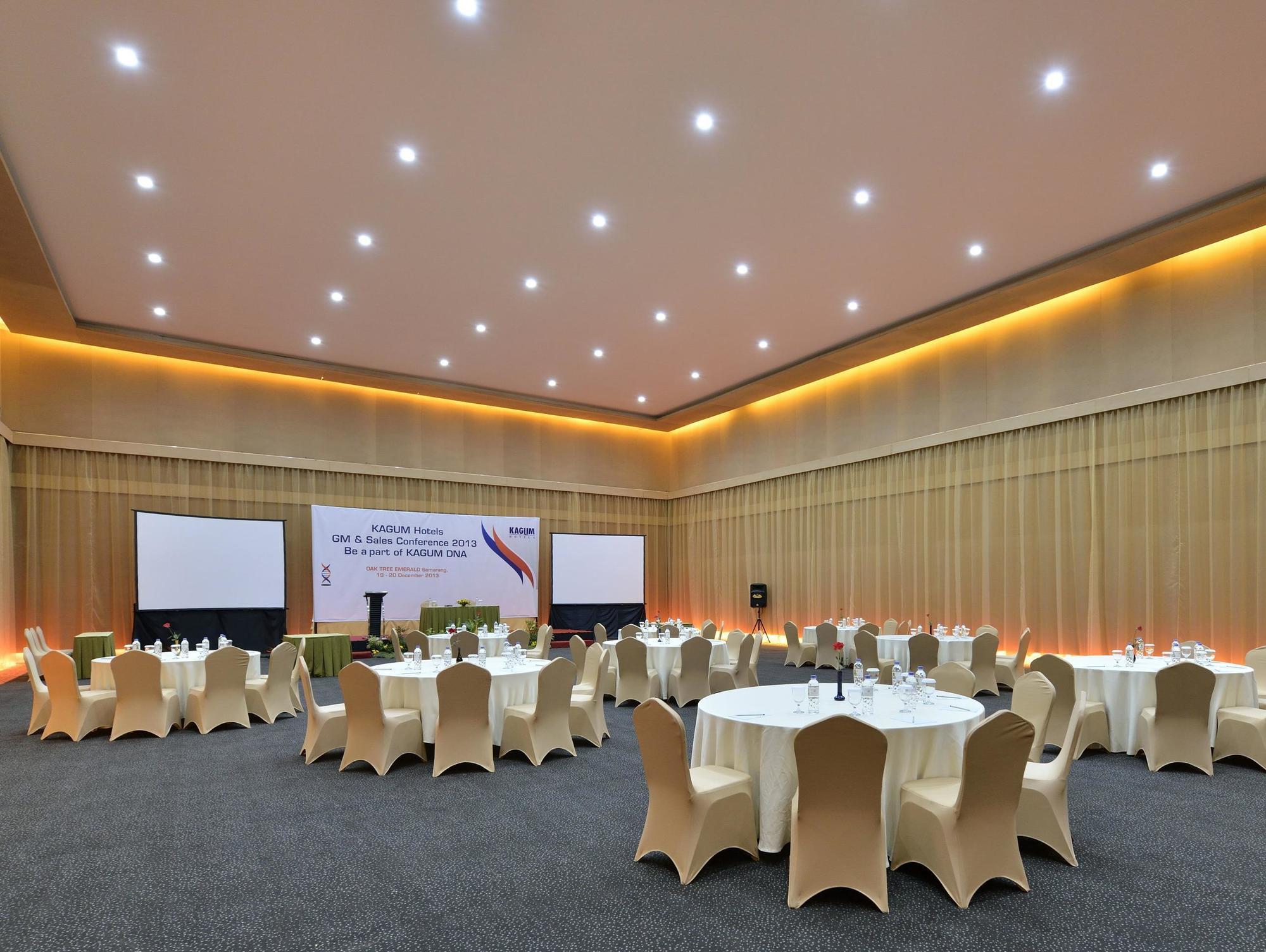 Oak Tree Emerald & Coventions Hotel 4*